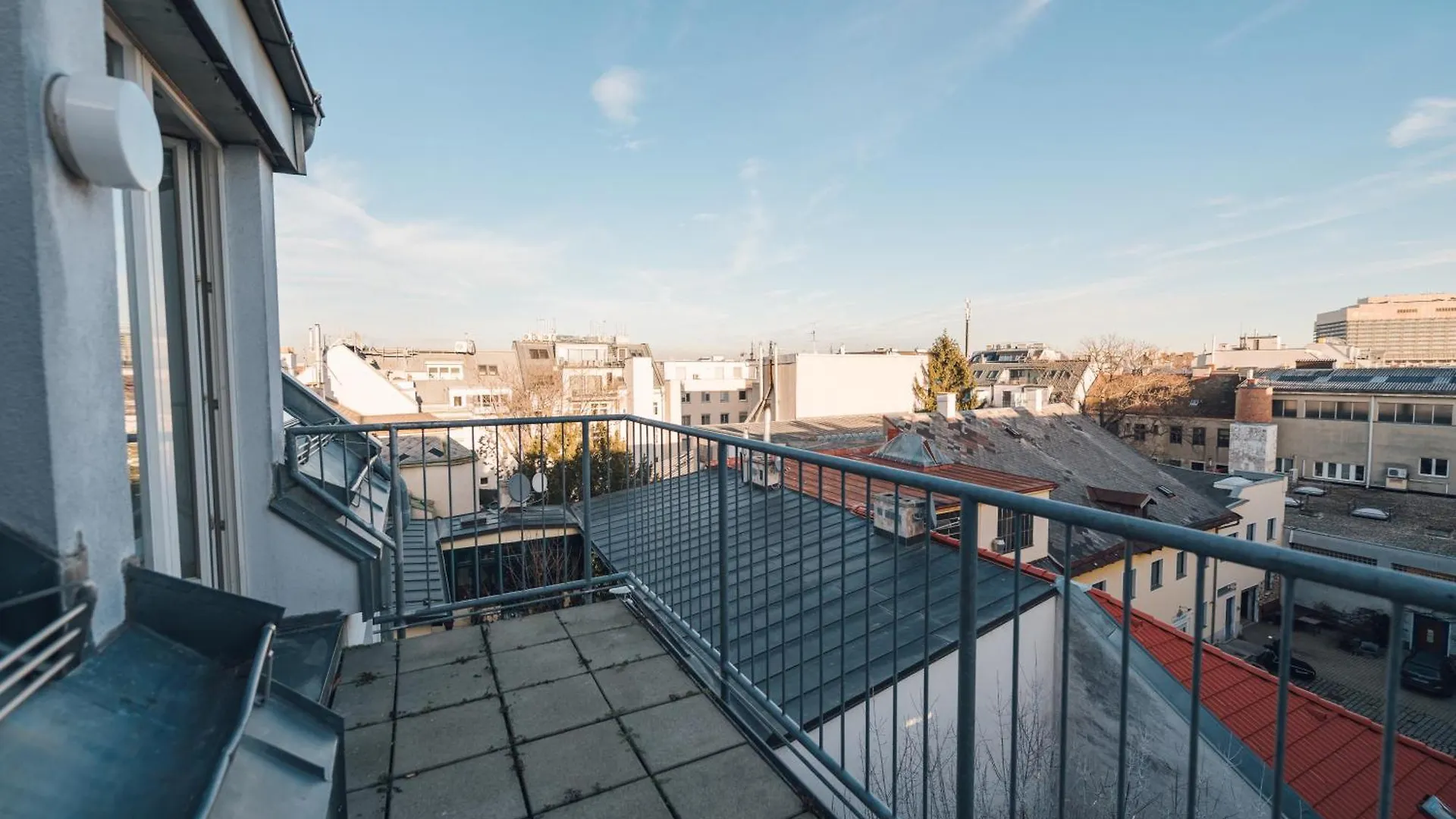 Stylish Apartment With Balcony And Rooftop Views Vienna Austria