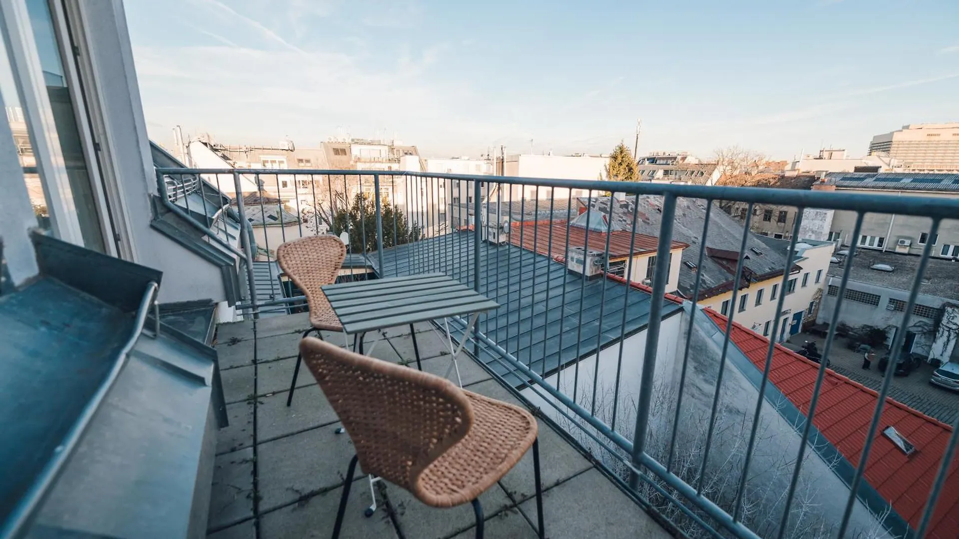 Stylish Apartment With Balcony And Rooftop Views Vienna