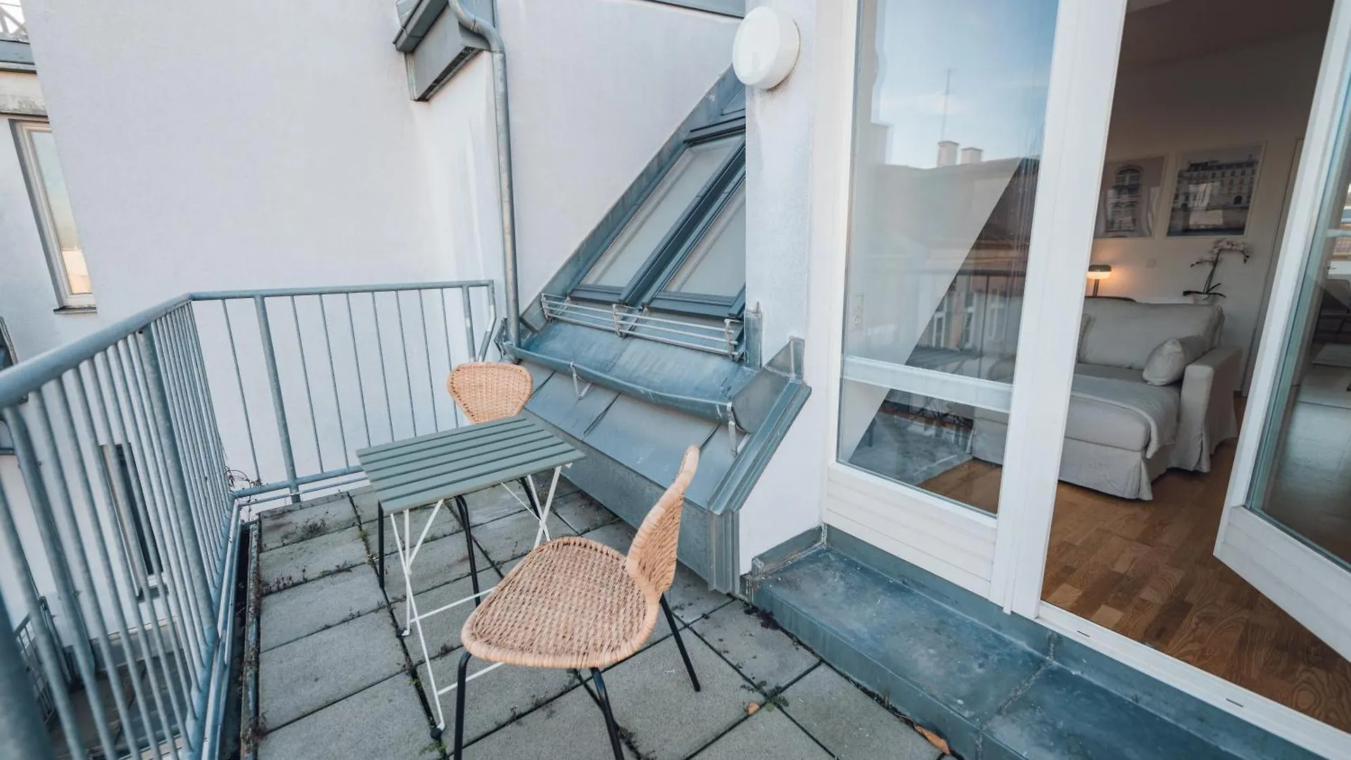 Stylish Apartment With Balcony And Rooftop Views Vienna Austria